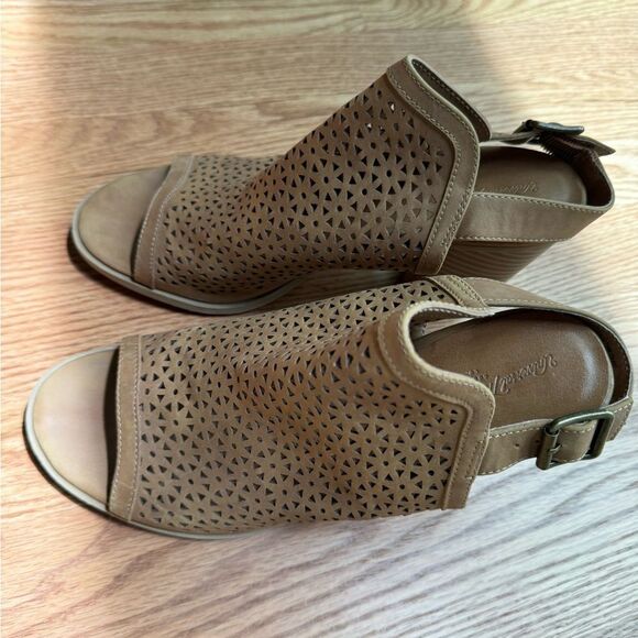 Universal Threads Sandals Sling Back 4-inch Heels Faux Leather Vegan Size 9.5 - Picture 6 of 13